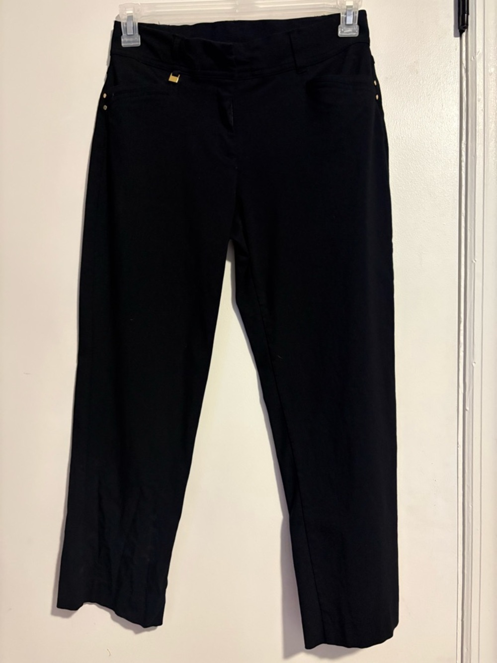 L/N JM Collection Sz 8P Black Dress Capris with Gold Waist Accents